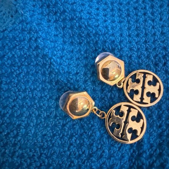 Tory Burch Gold logo dangle pierced earrings - Picture 3 of 4